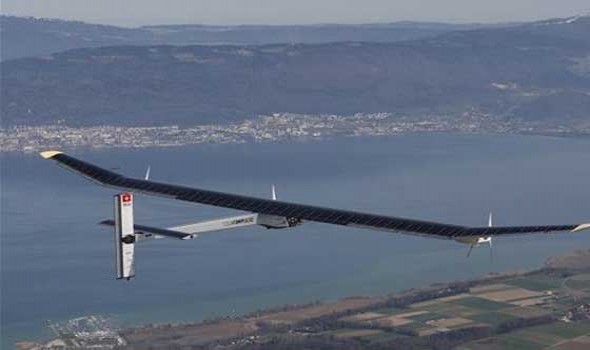 سويديان ينطلقان برحلة حول العالم بطائرة تعمل بالطاقة الشمسية