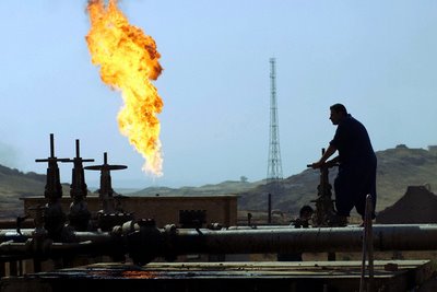 الحكومة العراقية تهدد باتخاذ إجراءات ضد مشتري نفط كردستان