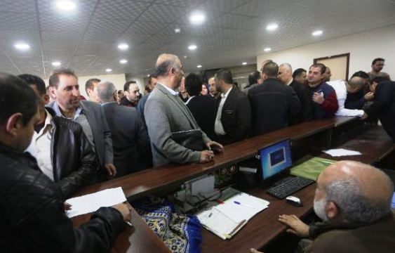 الحكومة تأسف على منع الموظفين ووزير الحكم من دخول الوزارة في غزة
