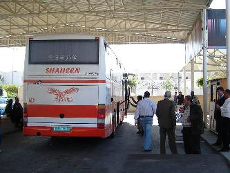 الاحتلال يمنع 14 مواطنا من السفر عبر الكرامة الأسبوع الماضي