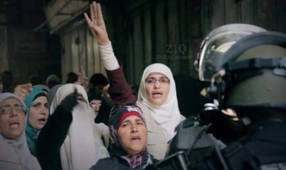 الاحتلال يعتقل 3 مقدسيين بينهم معلمة في الأقصى