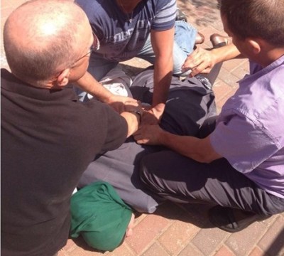 إصابة مستوطنة بعملية طعن واعتقال منفذة العملية في رأس العين