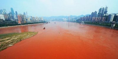 ثالث أطول أنهار العالم يتدفق بالدم