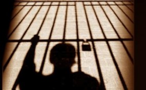 سلطات الاحتلال تحكم بالسجن 15 عاماً على 5 أسرى