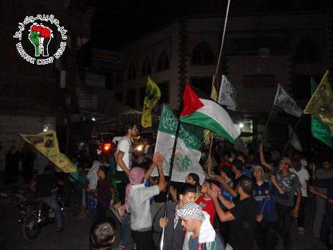 مخيم اليرموك يحتفل بانتصار المقاومة الفلسطينية في غزة