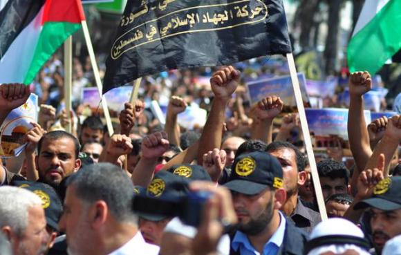 الآلاف يشاركون بمسيرة الجهاد وحماس 