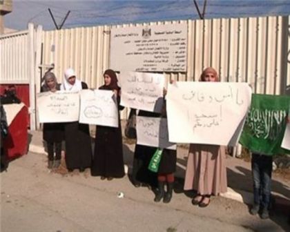 وقفة احتجاجية لأهالي المعتقلين لدى السلطة أمام سجن جنيد