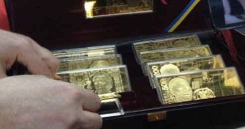 الذهب يرتفع جراء الأزمة الأوكرانية وتراجع الثقة الاقتصادية بألمانيا