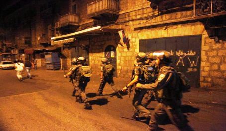 الاحتلال يعتقل 4 شبان من مدينتي الخليل والقدس