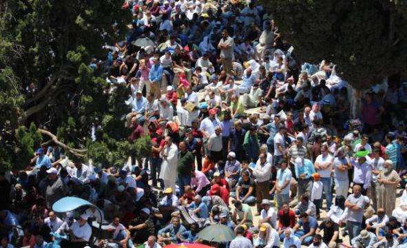 277 مواطناً من غزة أدوا الصلاة في المسجد الأقصى