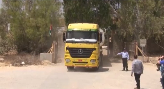 إدخال شاحنات محملة بالوقود عبر معبر رفح