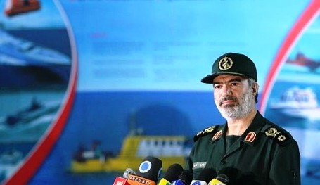 بحرية الحرس الثوري تكشف عن زوارق جديدة عالية السرعة
