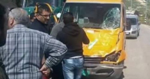 إصابة 3 مواطنين جراء اصطدام حافلة في نابلس