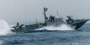 إصابة فلسطيني جراء قصف زوارق الاحتلال لشواطئ رفح