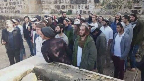 عشرات المستوطنين يقتحمون باحات الأقصى المبارك