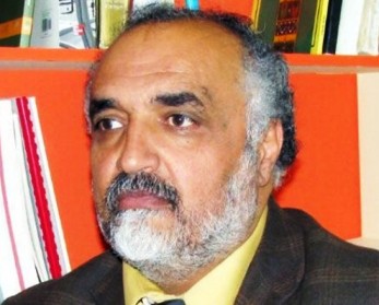 الاحتلال يسلم الأكاديمي جمال عمرو وزوجته قرارا بمنع السفر