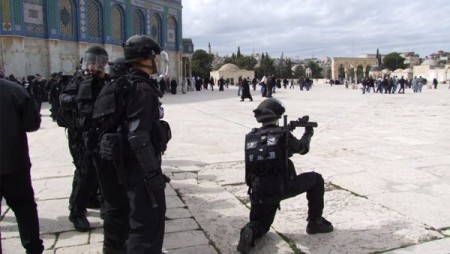 مواجهات عنيفة مع قوات الاحتلال والمستوطنين في المسجد الأقصى صباح اليوم 