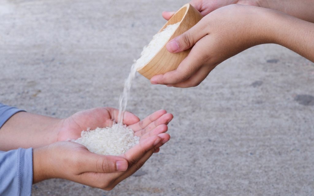 giving-people-in-need-ar22042020-1024x640.jpg