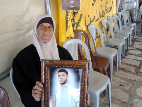 الإحتلال يعتقل والدة الأسير عامودي