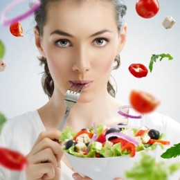 التغذية الجيدة تمنح  جلداً أكثر صحة ولمعاناً