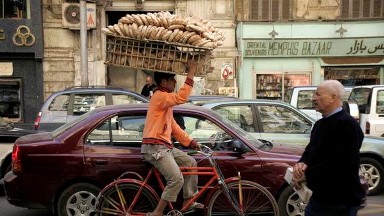 مصر تقترض 1.1 مليار دولار لاستيراد الأغذية قبل رمضان