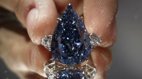 ثري يشتري ماسة بـ32.6 مليون دولار