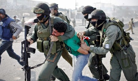 الاحتلال يعتقل 15 مواطنا من الضفة والقدس