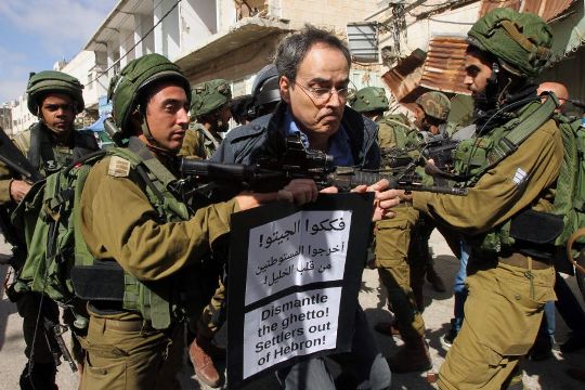 إصابات خلال مواجهات في قباطية وأهالي البلدة يفكون الحصار جزئياً  