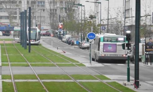 سطو على شاحنتين تحملان مجوهرات بقيمة 9.58 مليون دولار شرق فرنسا