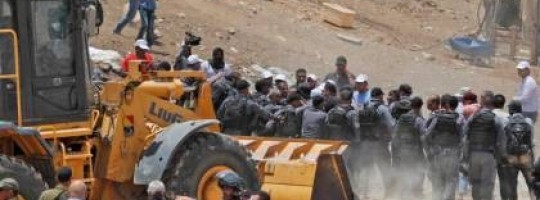 الخان الأحمر.jpg