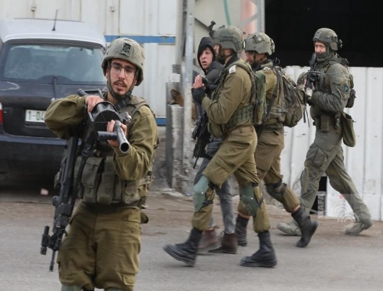 اعتقال من الضفة.jpg-63a7f508-f53d-45f2-bf9c-09a605565179.jpg