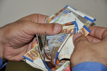 صرف العملات مقابل الشيكل اليوم الجمعة