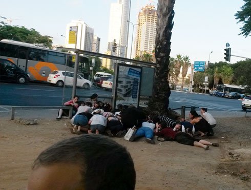 الإعلام العبري: إصابات في صفوف المستوطنين جراء صواريخ المقاومة الفلسطينية