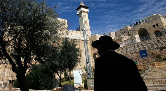 بمشاركة المتطرف غليك.. مستوطنون يقتحمون المسجد الإبراهيمي في الخليل