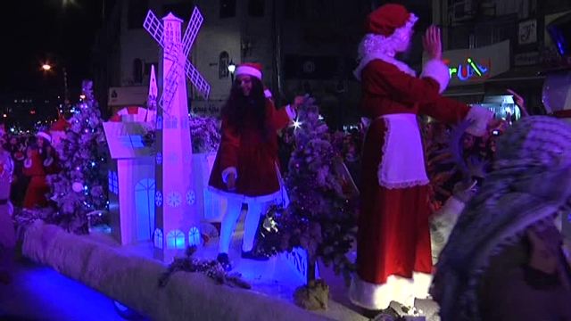 رام الله تحتفل بحلول عيد الميلاد