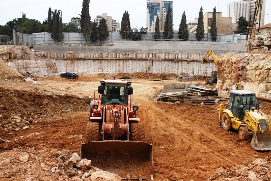 مقبرة في القدس... الاحتلال يجري حفريات وينبش أحد القبور