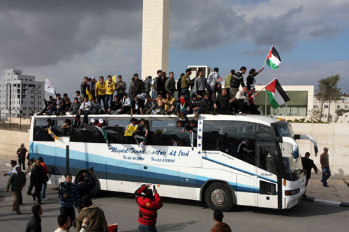 مصادر فلسطينية: الاحتلال قرر الإفراج عن أسرى شارفت فترات اعتقالهم على الإنتهاء