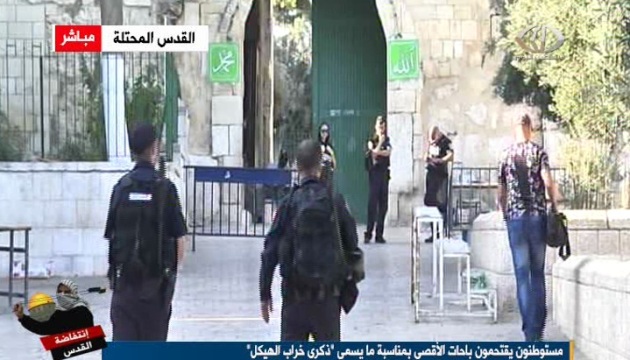 إصابات واعتقالات خلال تصدي المصلين لمئات المستوطنين اقتحموا الأقصى