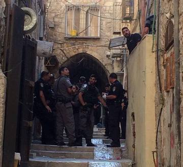 إصابات واعتقالات عقب اقتحام الاحتلال حي القرمي في القدس