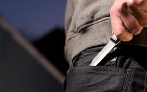 سطو على محطة وقود وطعن شاب 22 عاماً