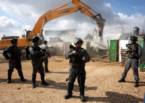 هدم خمسة محال تجارية في حزما