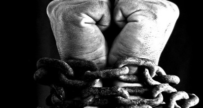 6 أسرى يدخلون سنوات جديدة في معتقلات الاحتلال