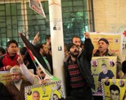 وقفة تضامنية لذوي الأسرى بغزة مع أبنائهم في معتقلات الاحتلال