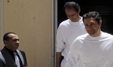 جمال وعلاء مبارك خارج القضبان