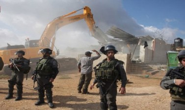 الاحتلال يهدم منازل لفلسطينيين في النقب