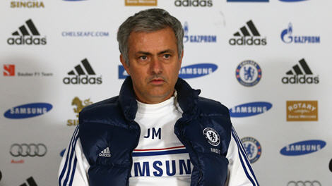 جوزيه مورينيو يصف لاعبي ريال مدريد بالخونة