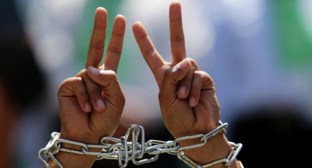إبعاد والدة أسير فلسطيني من كسيفة بالنقب