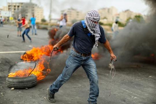 8 إصابات برصاص الاحتلال خلال مواجهات شمال غرب القدس