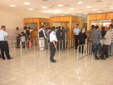 تخفيض ساعات عمل معبر الكرامة غدًا 