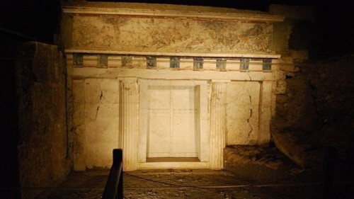 العثور على مقبرة نقود وذهب في اليونان